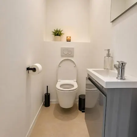 Luxury 1br & Sofa Bed, Patio, 7min To The